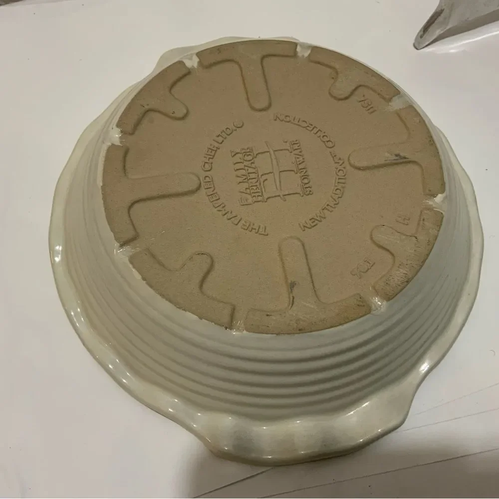 Pampered Chef Family Heritage New Traditions Stoneware Fluted Pie Plate Pan